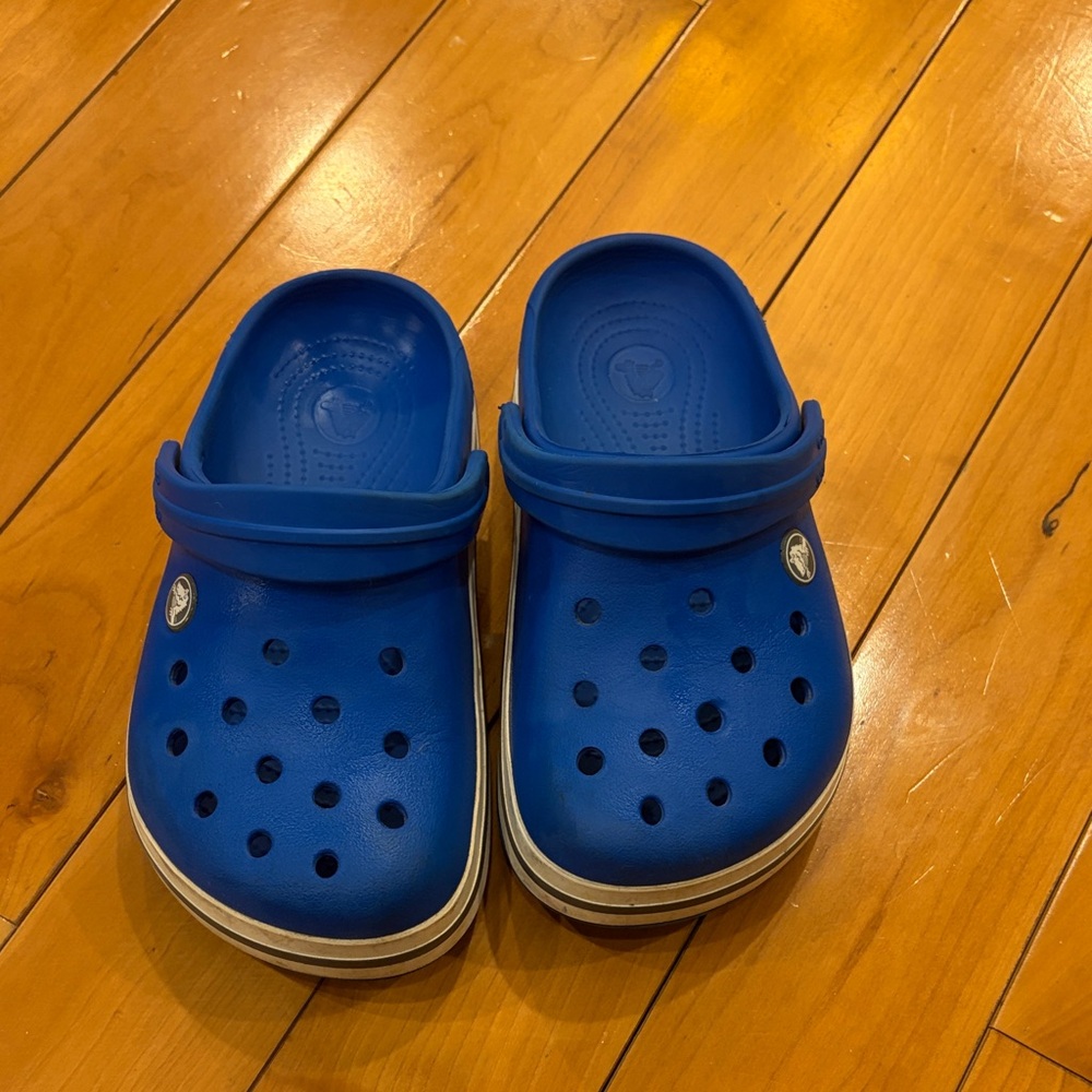 CROCS Kids Blue Clogs (J1)